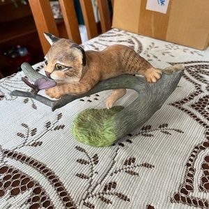 Vintage Franklin Mint Porcelain Bobcat "Captivated"